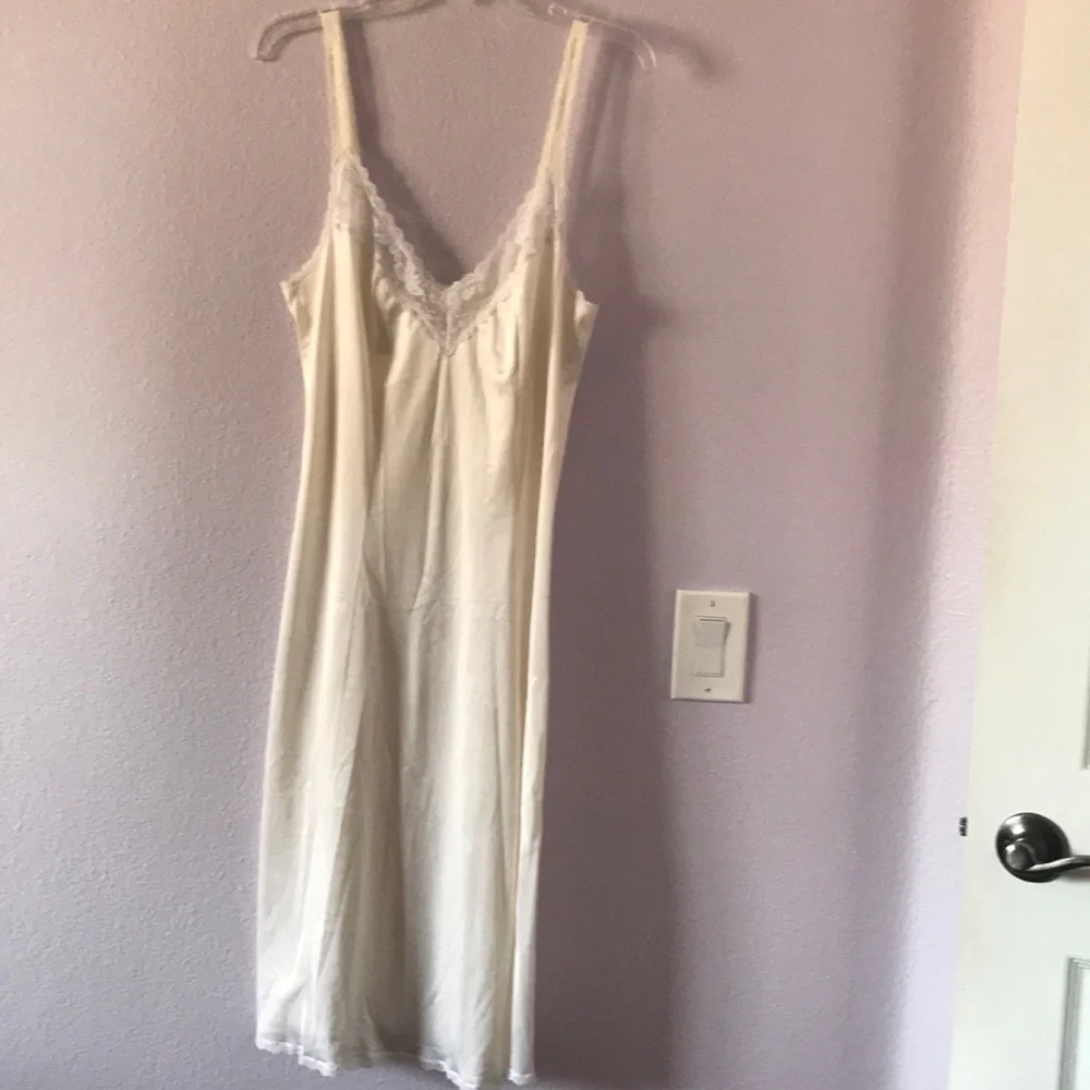 Vintage white slip - Picture 3 of 9
